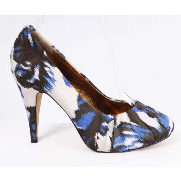 CYNTHIA VINCENT Blue & White Ikat Pattern “Didi” Round Toe Pumps Size 7 - Picture 3 of 9